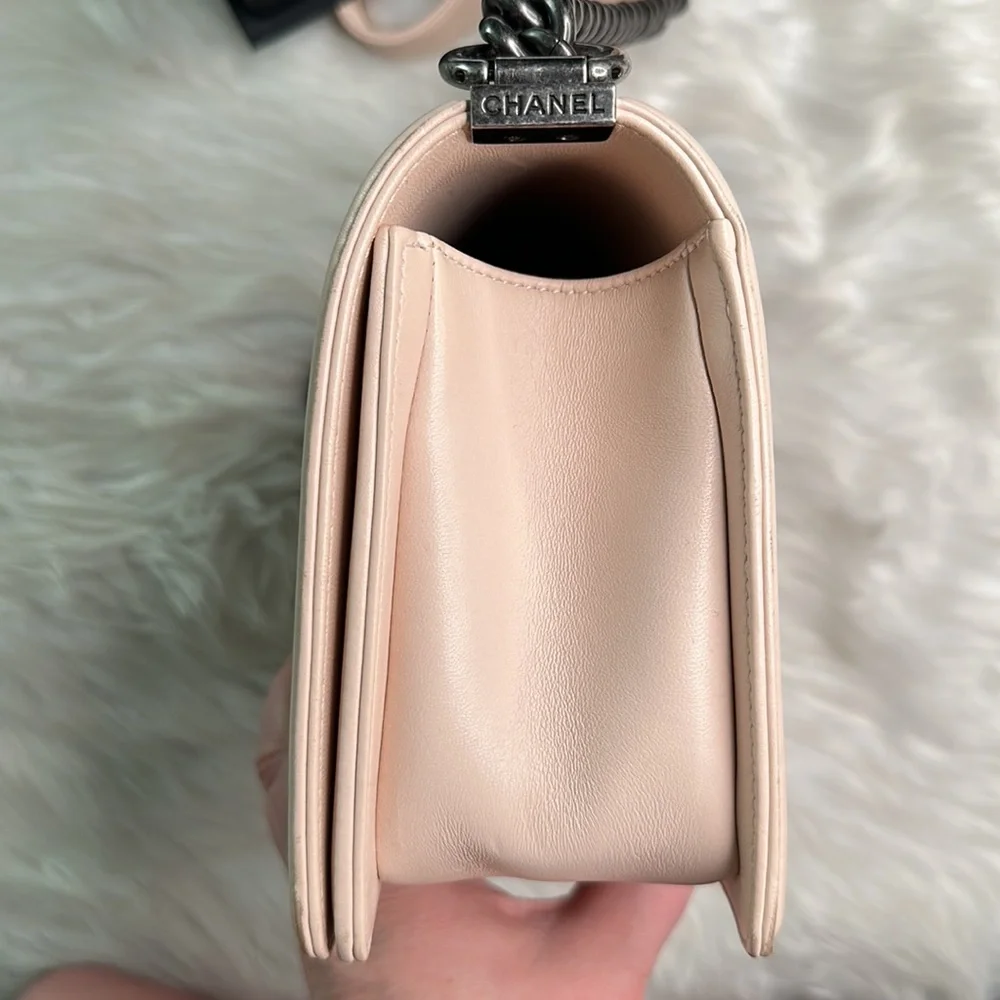 Chanel Exotic Lizard Chevron Pattern. Pale pink leather, LIMITED EDITION - Picture 8 of 10